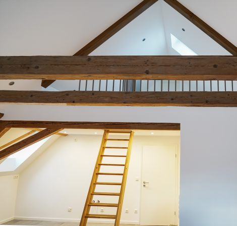 Dachgeschoss mit Holzbalken